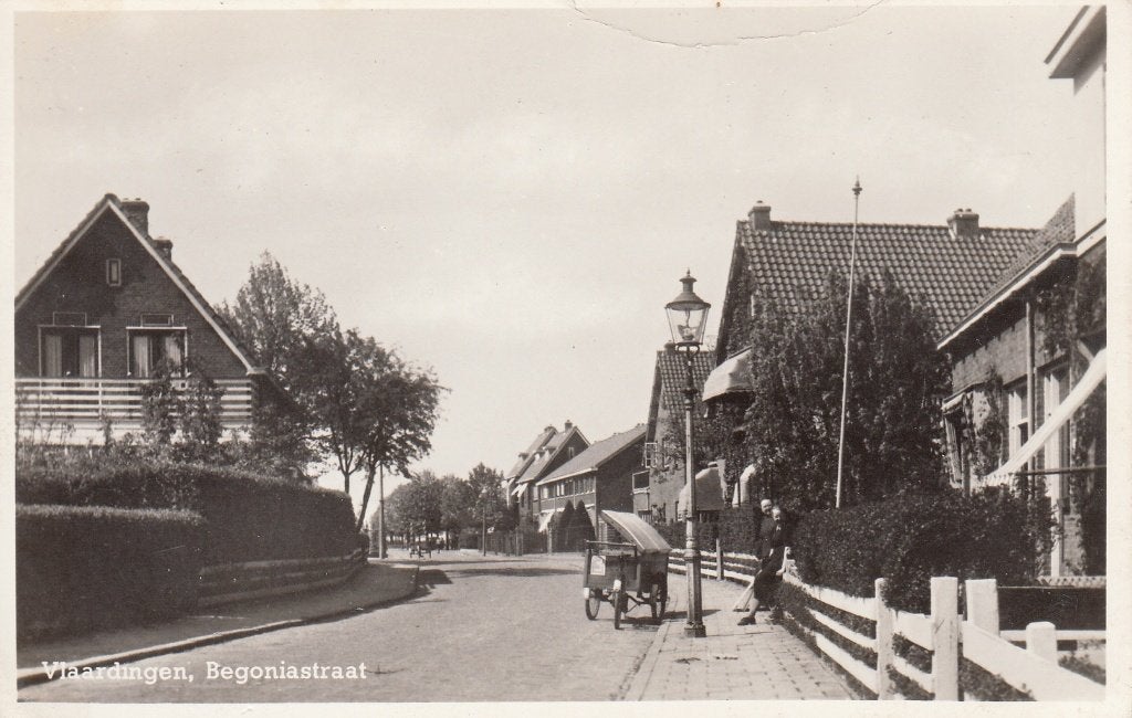 Vlaardingen   -   Begoniastraat                    =0011=, Ophalen of Verzenden, 1940 tot 1960, Ongelopen, Zuid-Holland