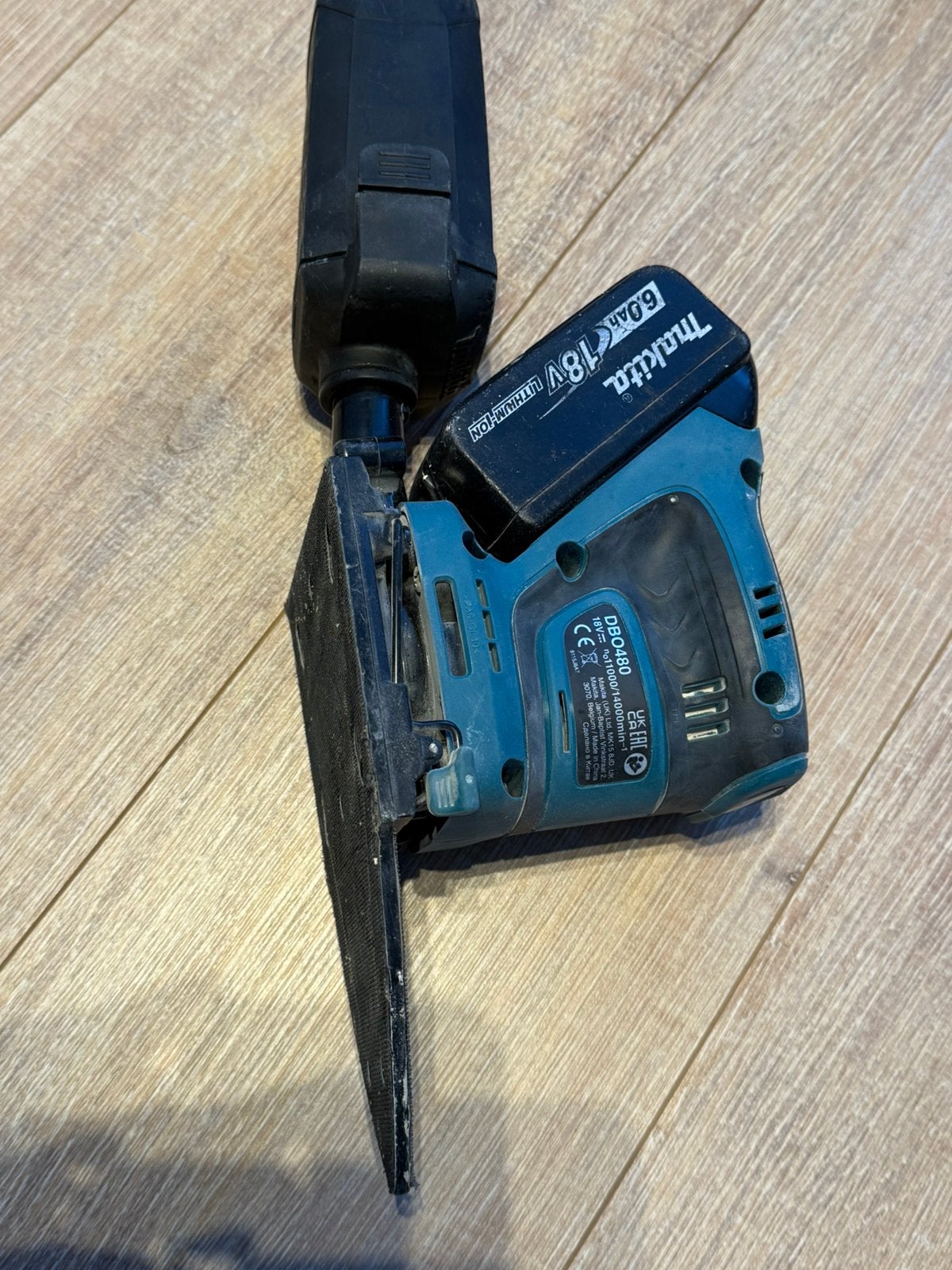Makita DBO480 18V LXT Schuurmachine + 6.0Ah Accu, Doe-het-zelf en Verbouw, Ophalen of Verzenden, Zo goed als nieuw, Boor- en Schroefmachine