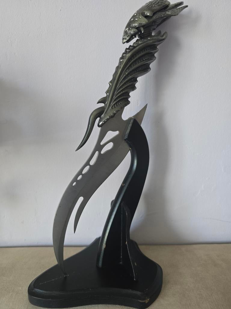 Alien decoratief mes op standaard - Sci-Fi verzamelobject, Ophalen of Verzenden, Zo goed als nieuw