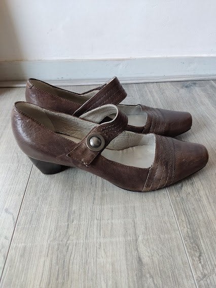 Carmens lederen dames instappers met hakje donkerbruin, Kleding | Dames, Schoenen, Bruin, Instappers, Ophalen of Verzenden, Zo goed als nieuw