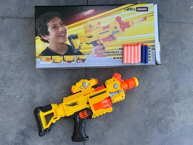 Foam dart geweer met foam-pijltjes, Ophalen of Verzenden, Gebruikt