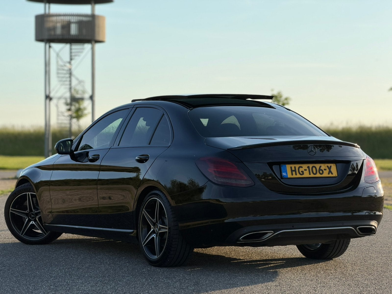 Foto 3 van Mercedes-Benz C350e 211PK | Pano | Burmester | 360 Camera