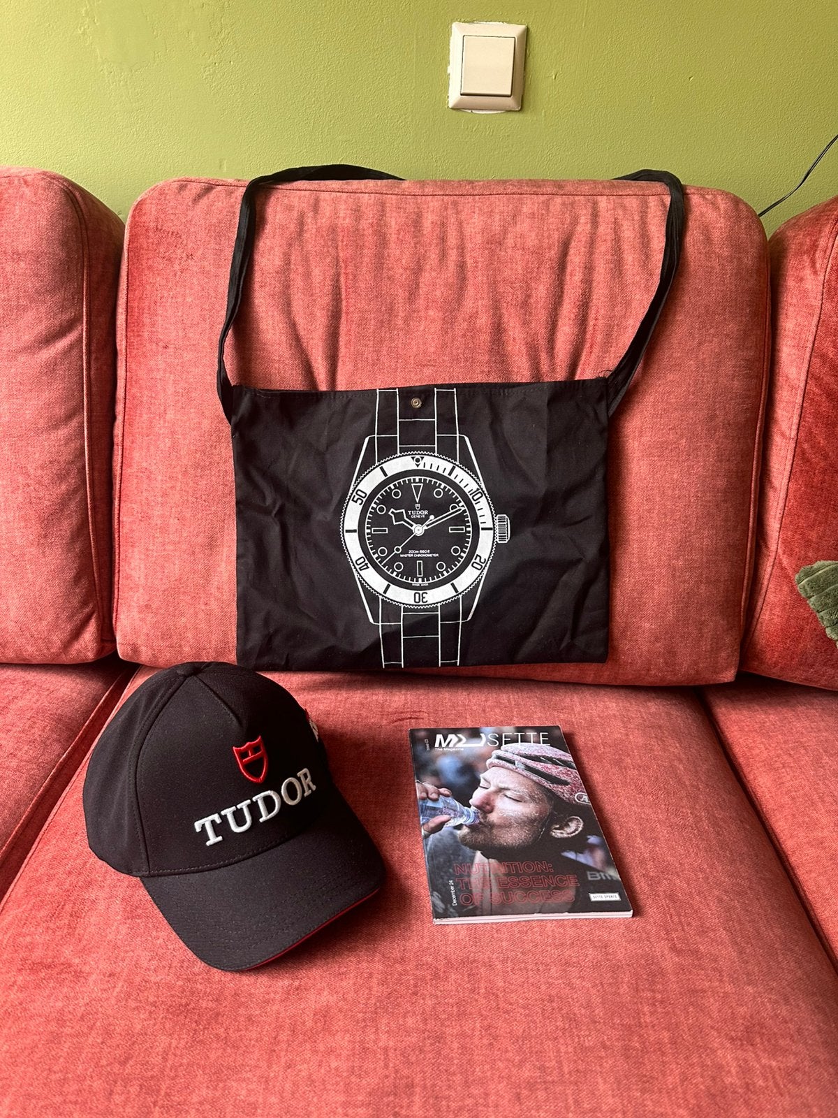 Tudor Merchandise, Ophalen, Zo goed als nieuw