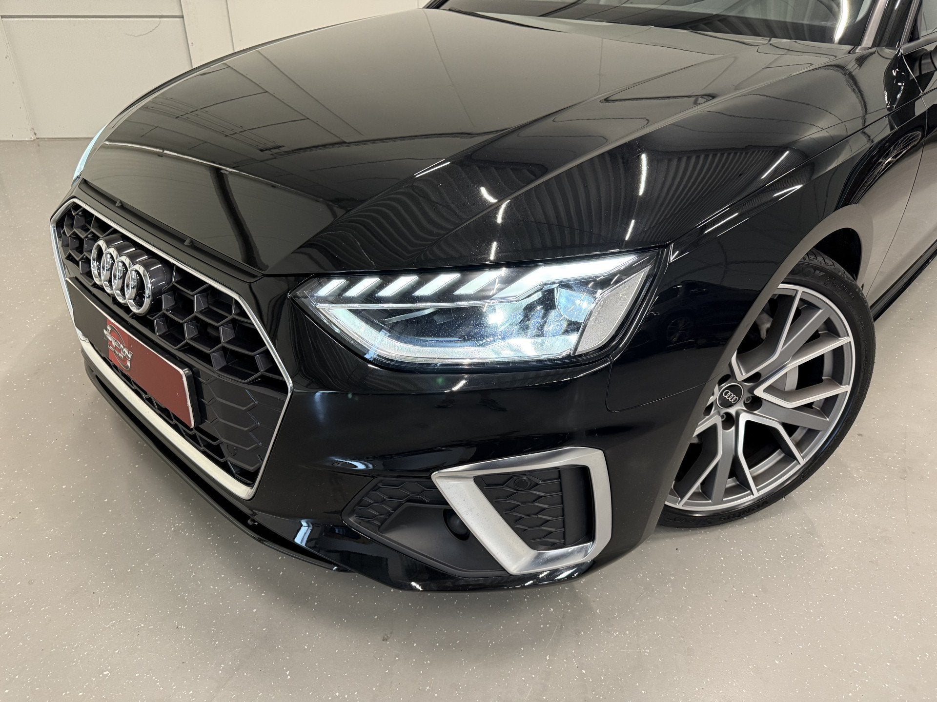 Audi A4 Avant 40 TFSI 204PK S-Line Facelift PANO/TREKHAAK/AC, Stof, Gebruikt, Zwart, 4 cilinders
