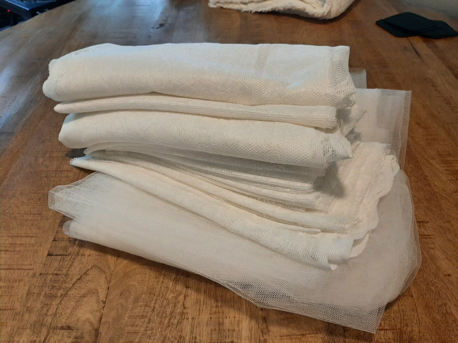 Witte tule en kanten stoffen voor decoratie, Ophalen