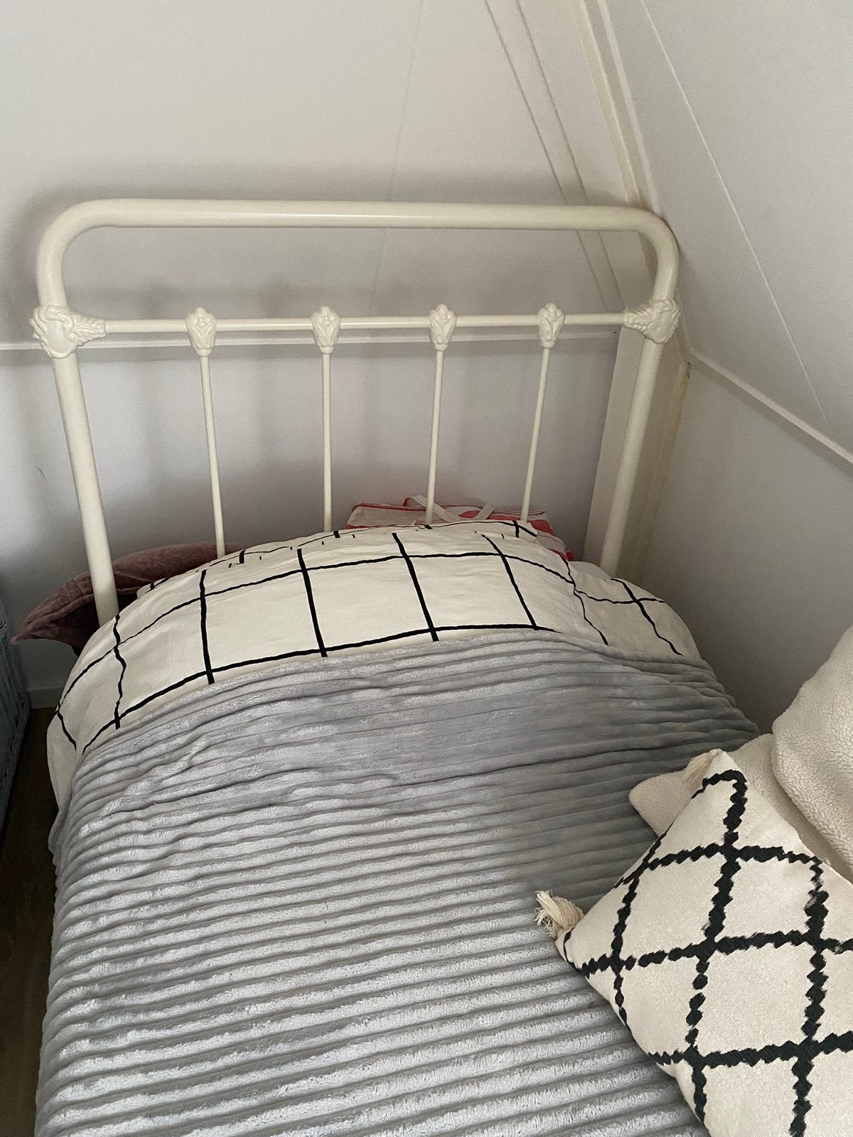 GRATIS meisjes/tiener bed, Ophalen, Zo goed als nieuw, Tweepersoons, Hout