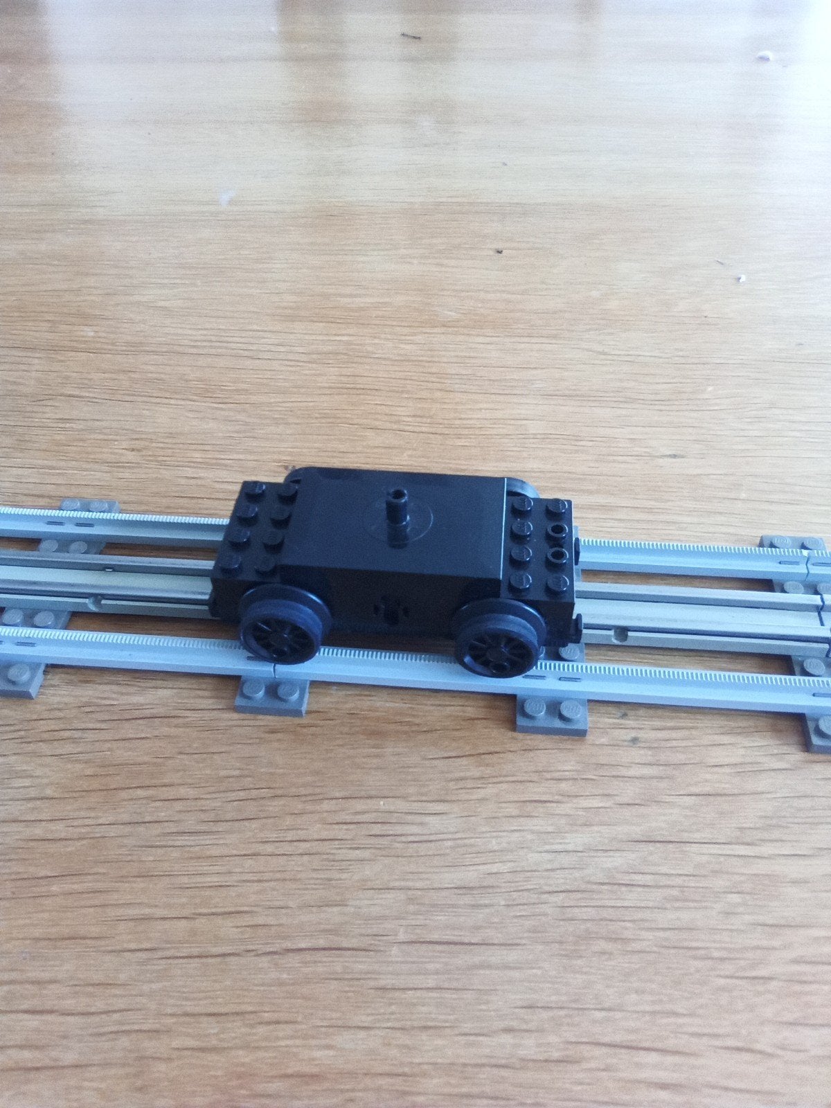 Zwarte 12V motor met ovaal spoor en rails, Overige merken, Gelijkstroom, Ophalen of Verzenden, Gebruikt