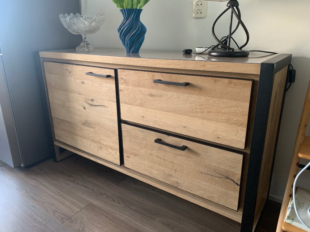 Mooie dressoir, Huis en Inrichting, Kasten | Dressoirs, Zo goed als nieuw, 100 tot 150 cm, 25 tot 50 cm, Met lade(s), Met plank(en)