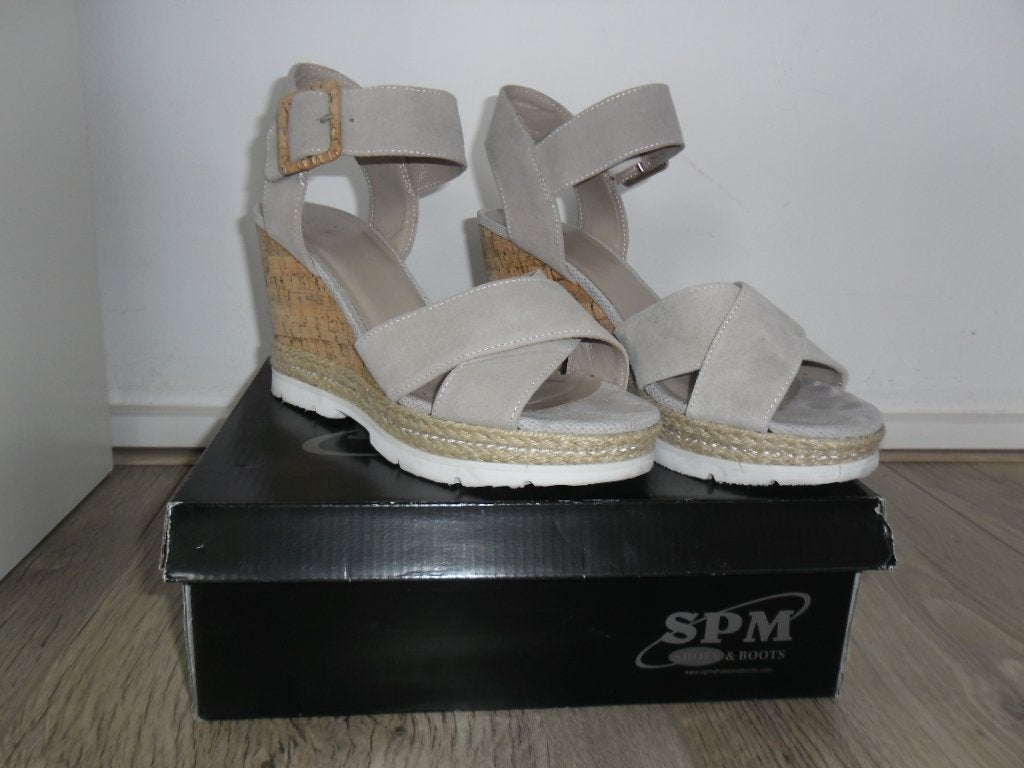 SPM Lambo Grijs/Beige Suede Sleehakken Met Bandjes Maat 41, SPM, Beige, Zo goed als nieuw, Sandalen of Muiltjes