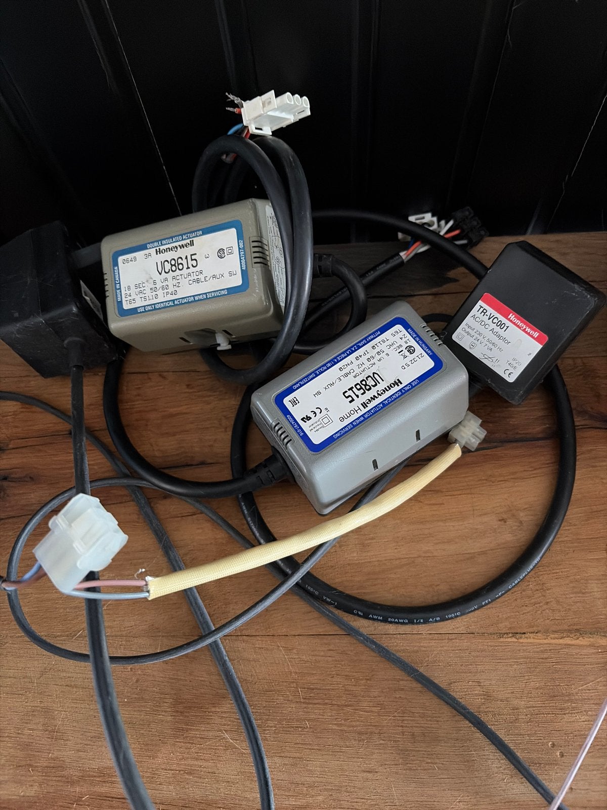 Honeywell VC8615 Actuator en TR-VC001 AC/DC Adapter, Ophalen of Verzenden, Gebruikt, Overige typen