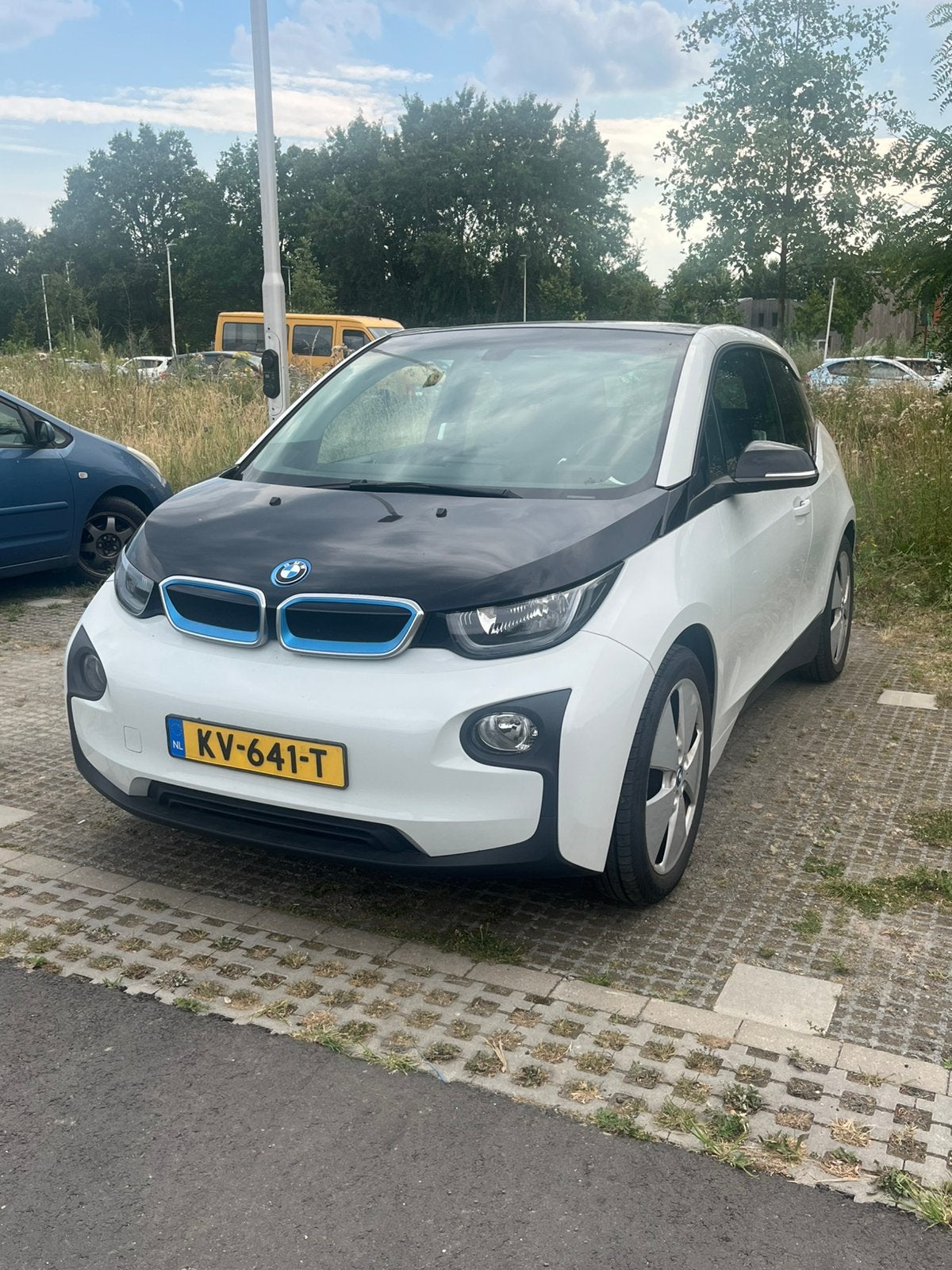 BMW i3 FEV 2016 Wit - nieuwe banden en v12 accu! Snelladen✅, Auto's, BMW, Automaat, Achterwielaandrijving, 4 stoelen, 43 €/maand