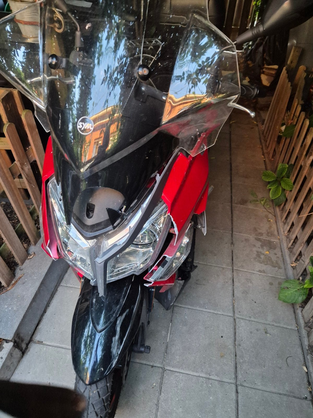 Sym scooter met schade - Ideaal voor onderdelen of reparatie, Fietsen en Brommers, Scooters | SYM, Ophalen, Gebruikt, Overige modellen