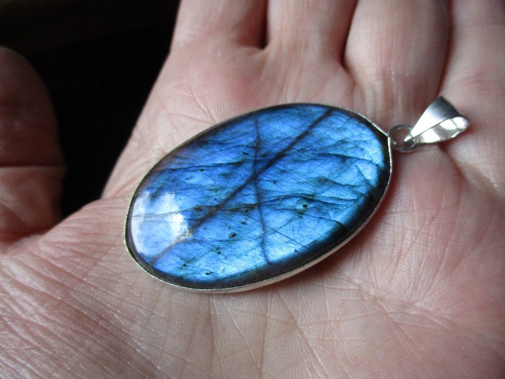 248/ prachtige blauwe madagascar labradoriet hanger, Blauw, Nieuw, Ophalen of Verzenden, Steen of Mineraal