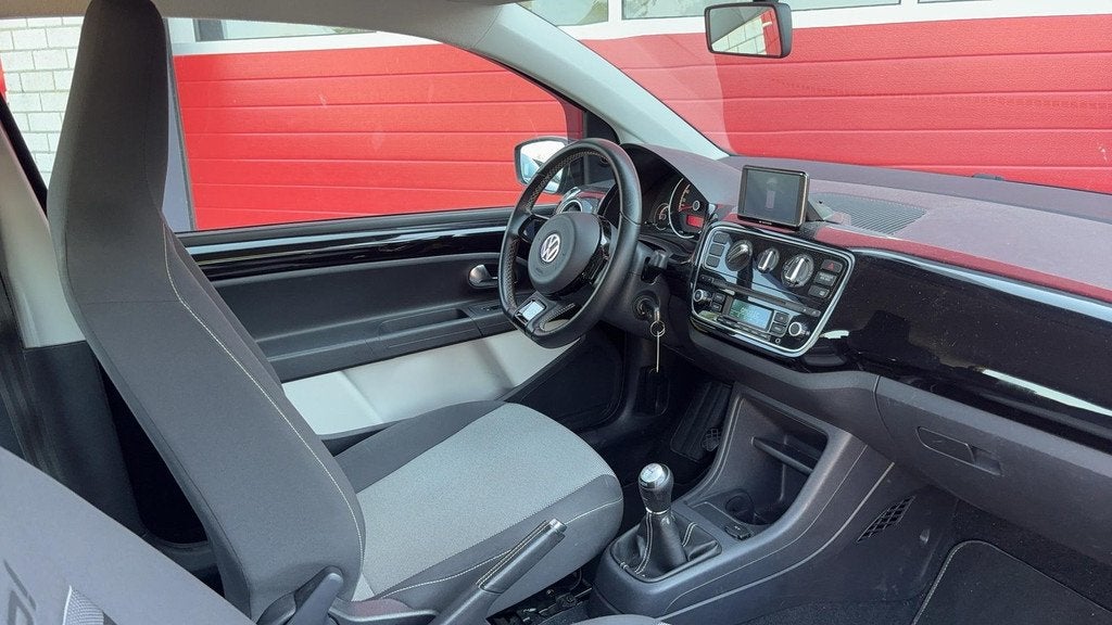 Volkswagen Up! 1.0 high up! BLUETOOTH / NAVI / ELEK RAMEN /, Auto's, Voorwielaandrijving, Euro 5, Stof, Gebruikt