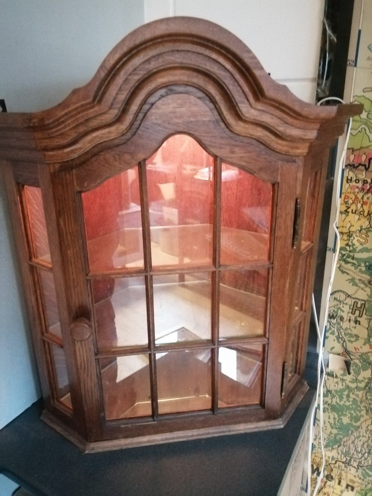 ANTIEKE EIKEN HOUTEN VITRINE + VERLICHTING 68X64X32 CM.
Gewe, Ophalen