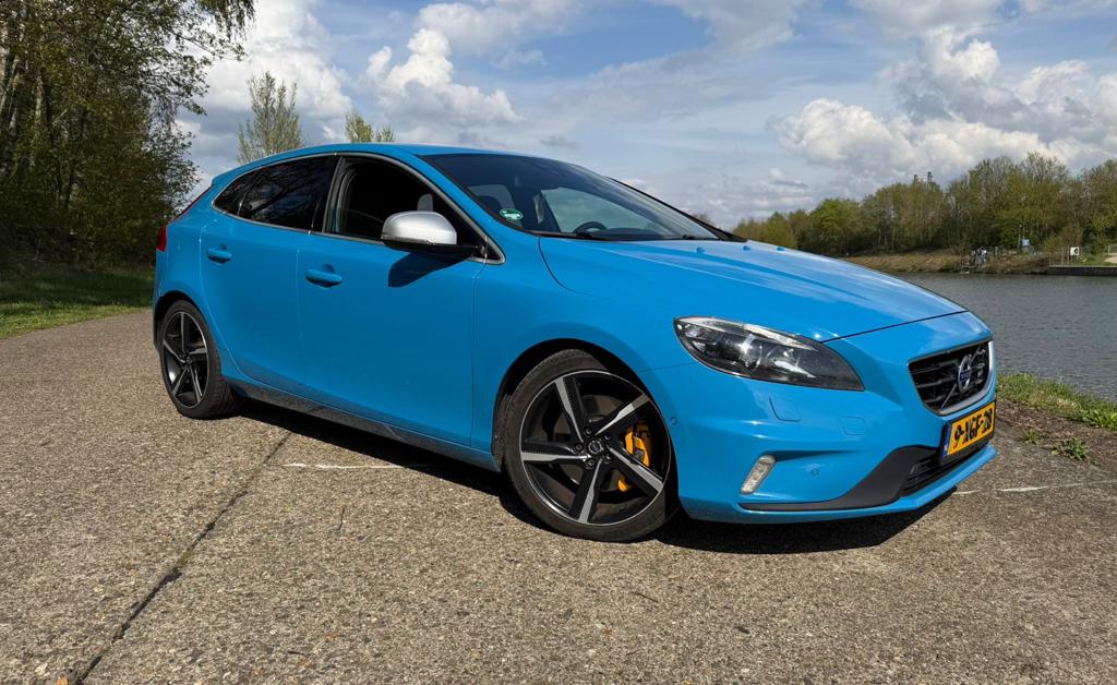Volvo V40 2.0 D4 190PK 2014 Rebel Blue, Auto's, Volvo, Voorwielaandrijving, Bluetooth, Blauw, Particulier