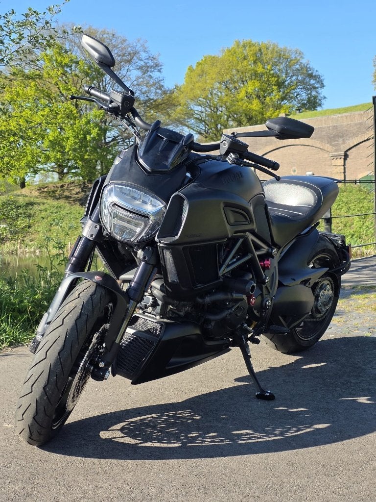 Ducati Tour Diavel Dark 1200cc 2015 Slechts 10.489 km Carbon, Motoren, Occasion, 1198 cc, Motorrijbewijs A, Bedrijf