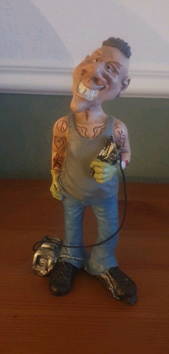 Beeldje Tattoo Artiest - 18 cm, Ophalen of Verzenden, Nieuw, Mens