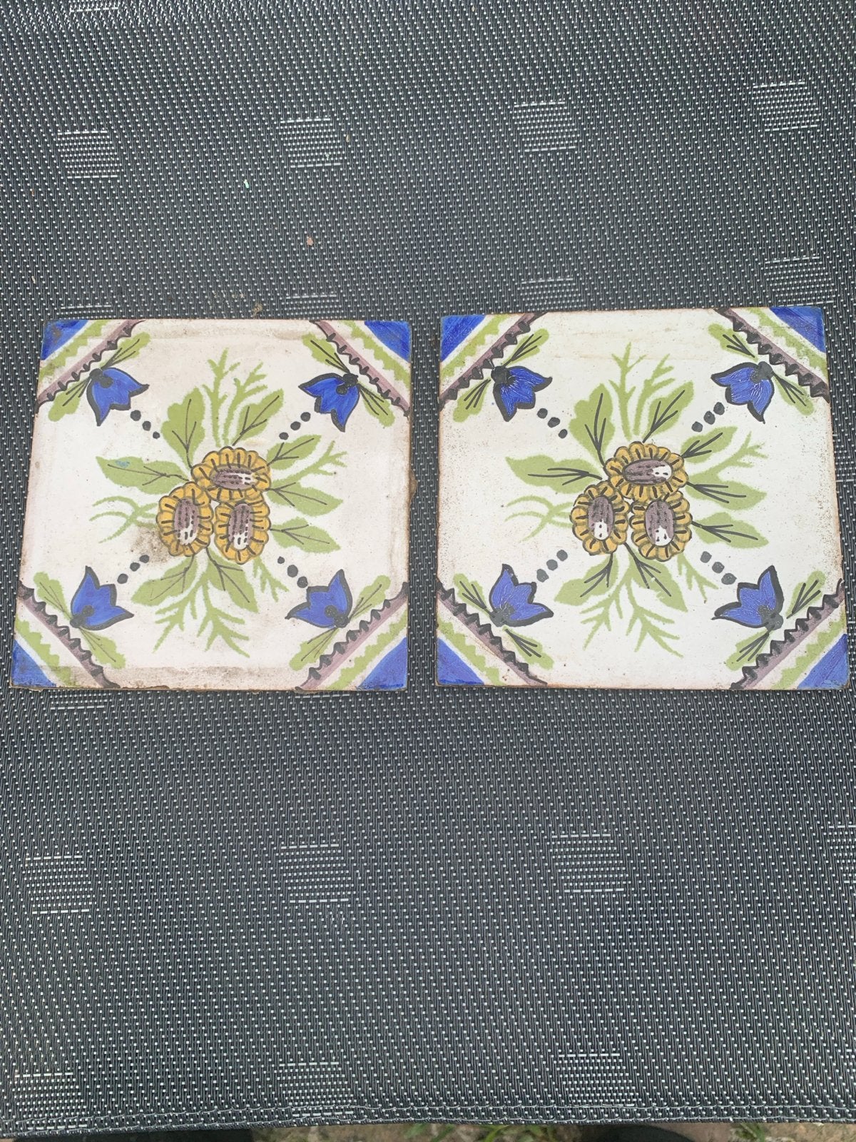 Set van 2 handgeschilderde decoratieve tegels, Antiek en Kunst, Ophalen