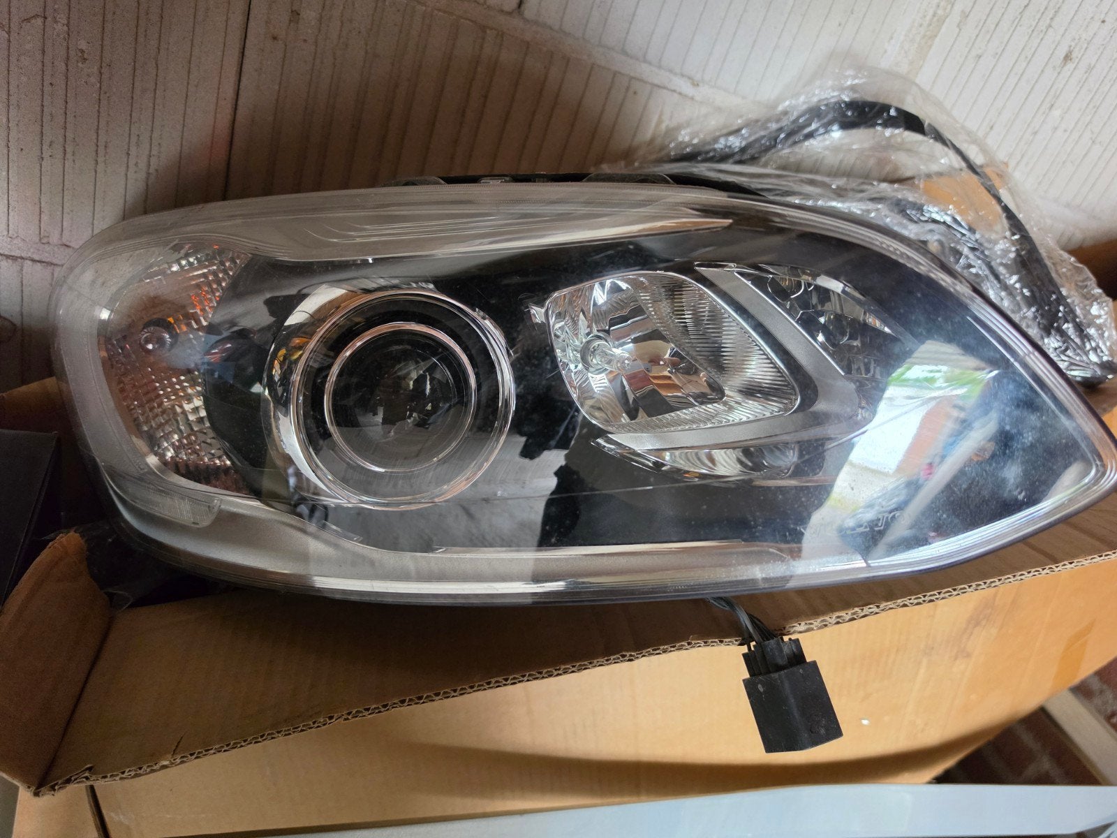 Volvo XC60 Koplamp Rechts - Origineel Onderdeel, Ophalen of Verzenden, Gebruikt, Volvo