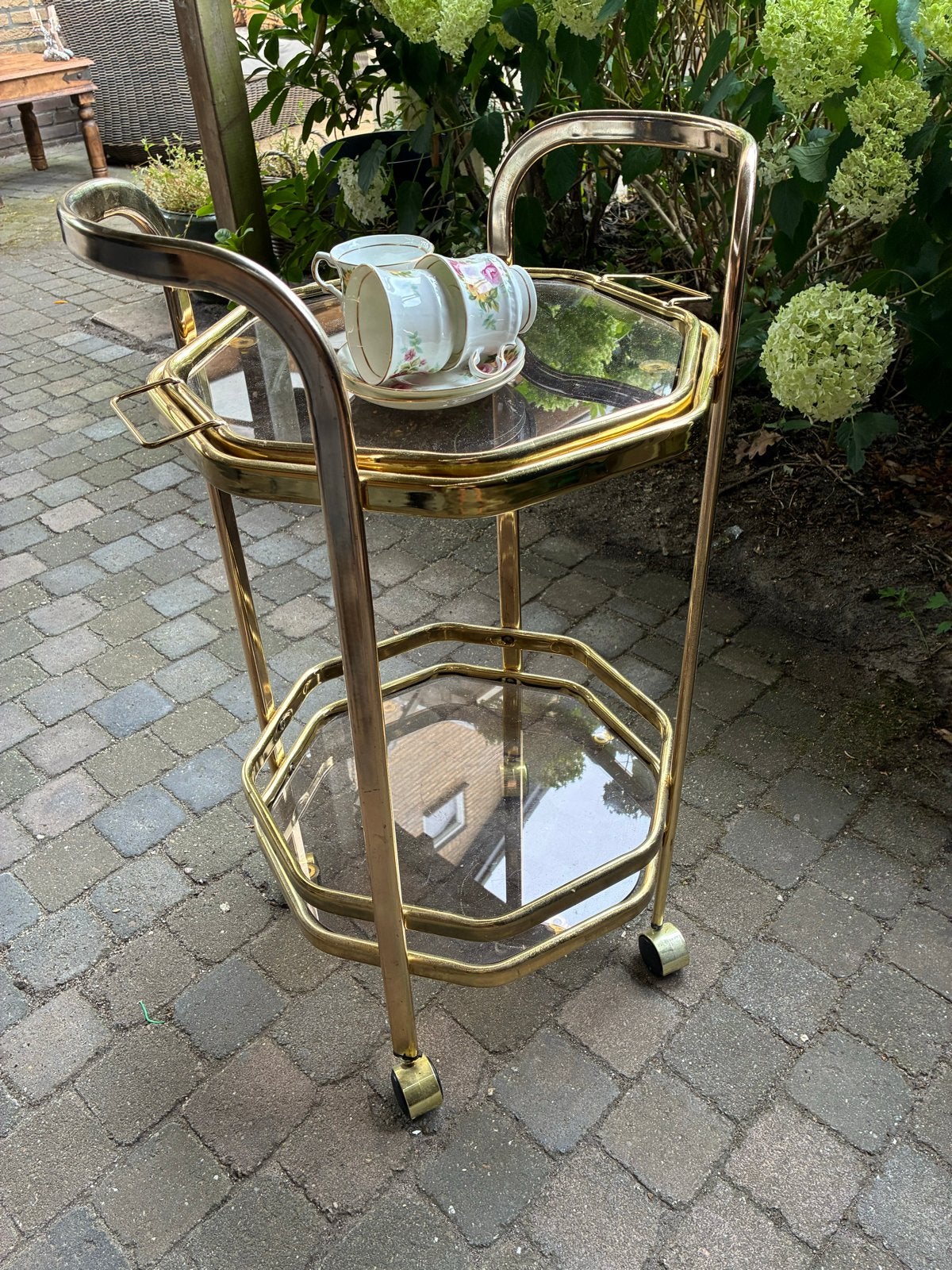 Vintage gouden serveerwagen met glazen platen, Huis en Inrichting, Woonaccessoires | Overige, Ophalen, Vintage, Gebruikt, Goud