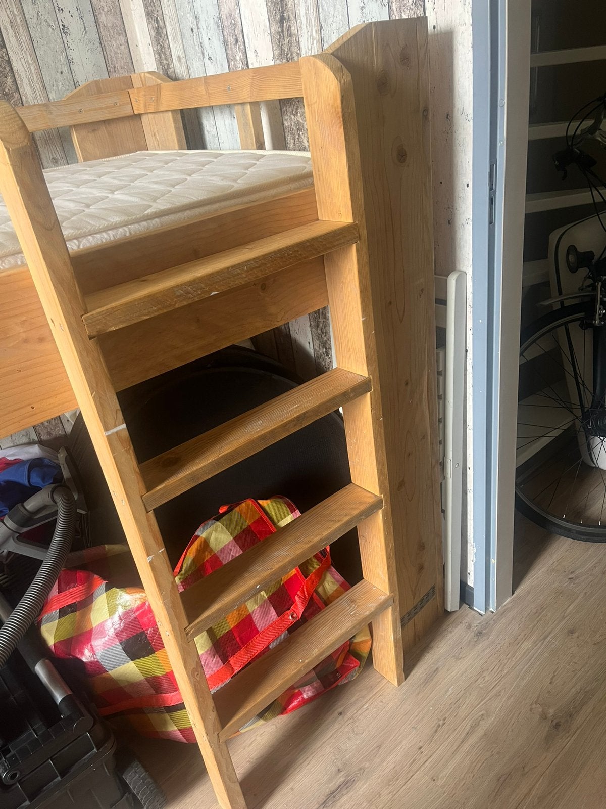 Half hoog slaper, Ophalen, Zo goed als nieuw, Halfhoogslaper