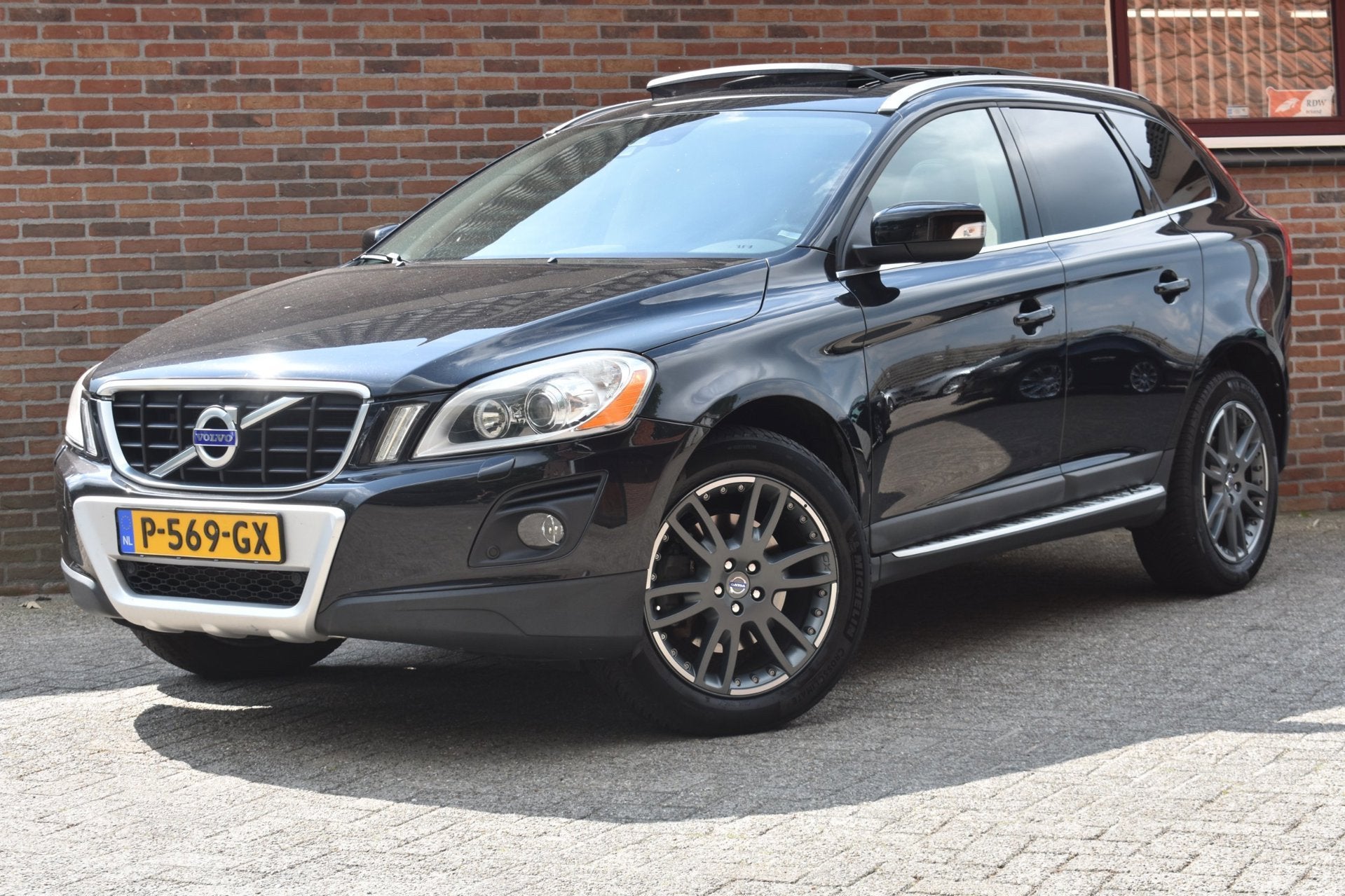 Volvo XC60 3.0 T6 AWD Momentum '09 Pano Leder Navi Clima Cru, Auto's, Volvo, Automaat, Gebruikt, 2000 kg, Zwart