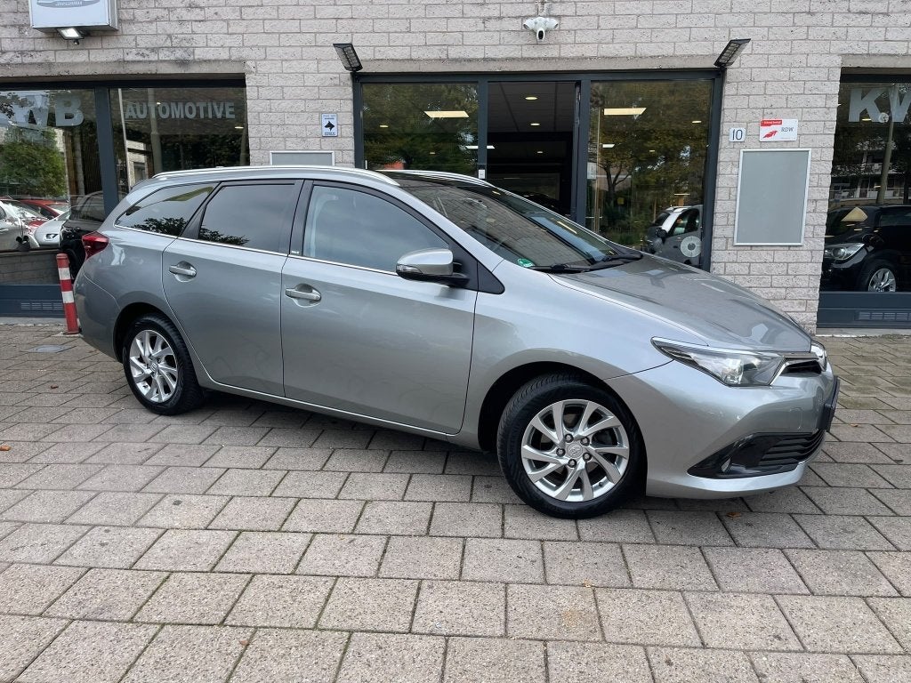 Foto 30 van Toyota Auris Touring Sports 1.2T Business Pano Trekhaak Navi