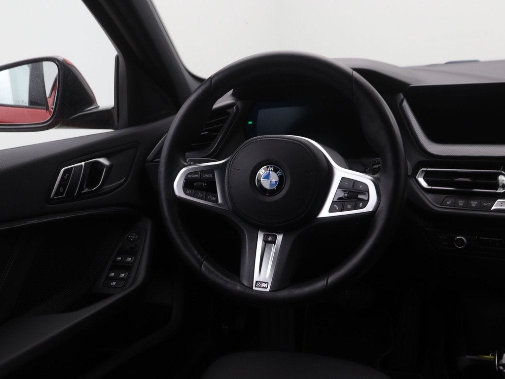 BMW 1 Serie 118i Model Sport Line (bj 2021, automaat), Auto's, BMW, 136 pk, Gebruikt, Met garantie (alle), Alcantara