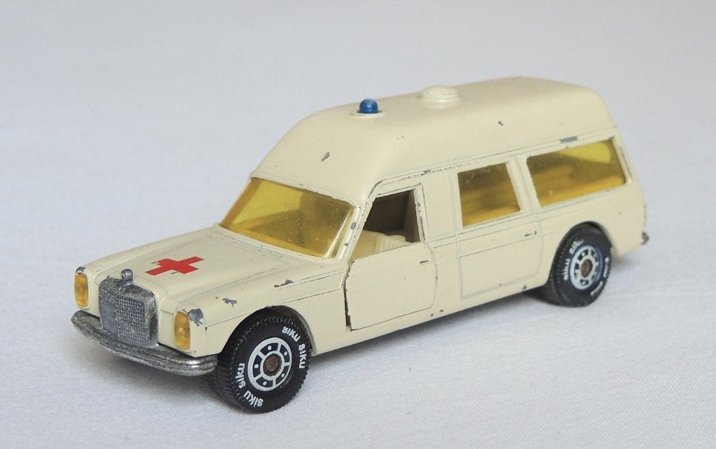 Siku V306 / 1613 Mercedes Benz Binz Ambulance, Ophalen of Verzenden, Gebruikt, Overige typen