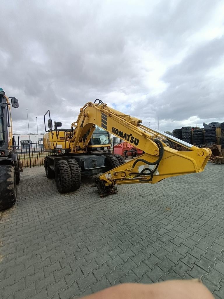 Mobiele Komatsu PW130ES Graafmachine