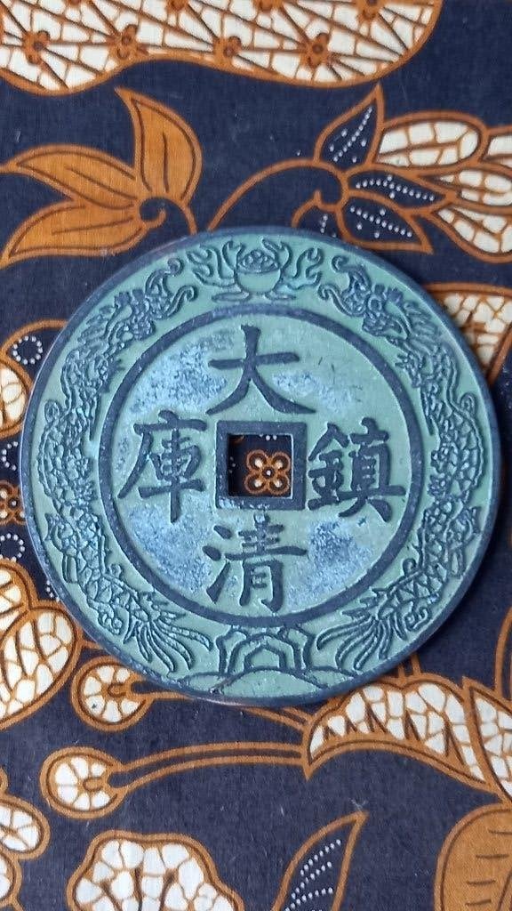 Mooie grote antieke Chinese munt van brons met karakters., Antiek en Kunst, Ophalen of Verzenden