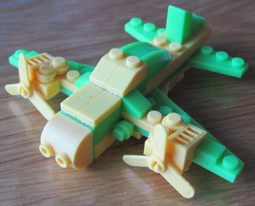 vliegtuig van Blocks bouwstenen - Toi Toys, Lego look-a-like, Ophalen of Verzenden, Zo goed als nieuw, Overige merken