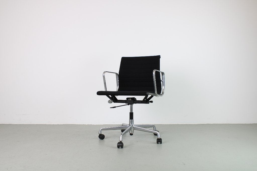 Vitra EA 117 bureaustoel, zwart hopsak, Aluminium, Ophalen, Gebruikt, Zwart, Bureaustoel