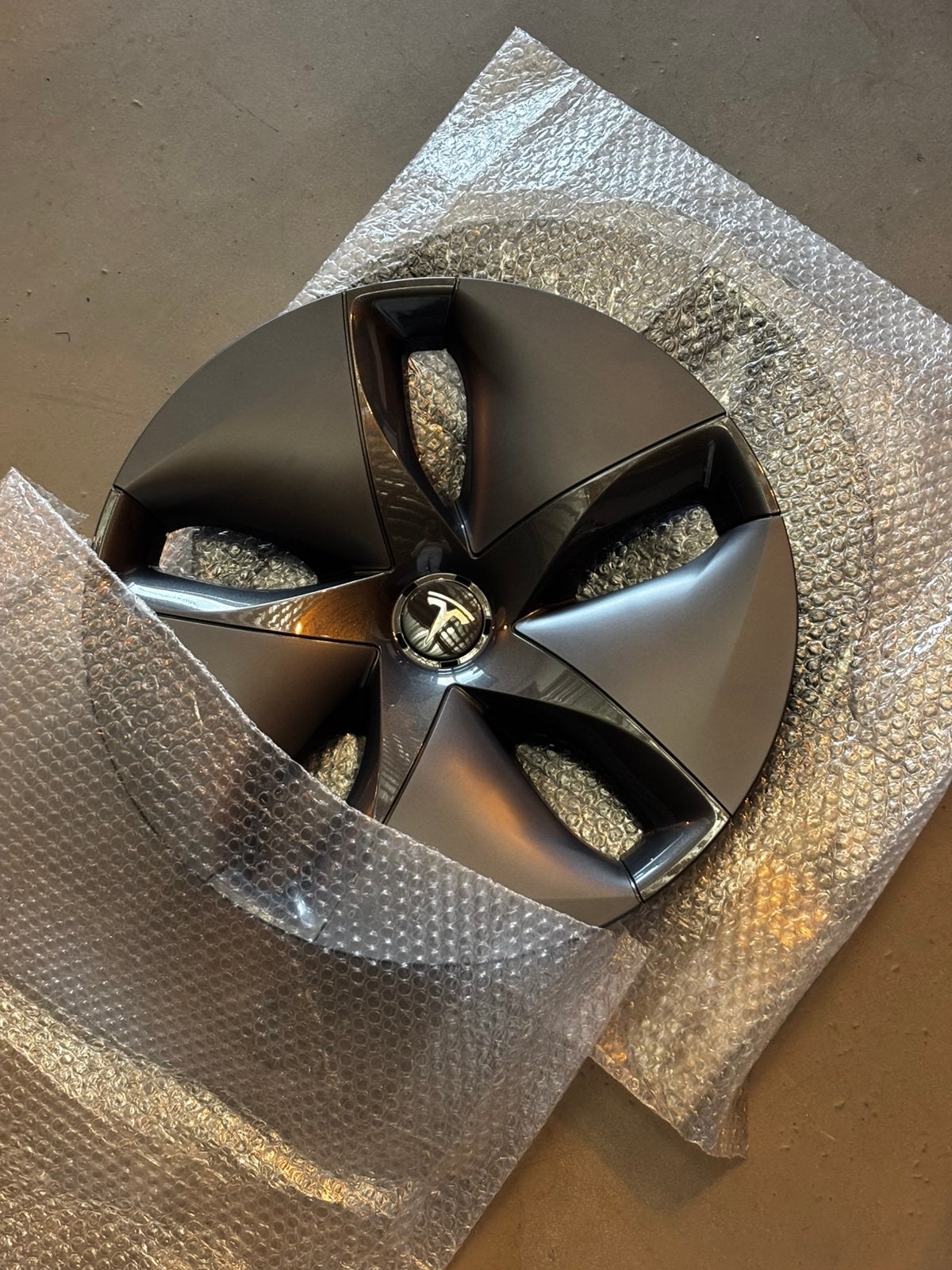Tesla Wieldop 18 inch 2 stuks, Auto diversen, Wieldoppen, Ophalen, Zo goed als nieuw