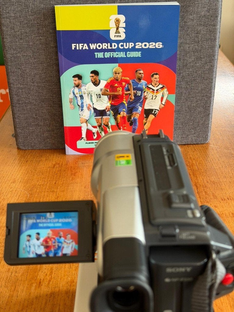 Sony DCR-TRV120E, Digital8 Handycam, speelt ook Video8 + Hi8, 20x of meer, Overige soorten, Ophalen of Verzenden, Zo goed als nieuw