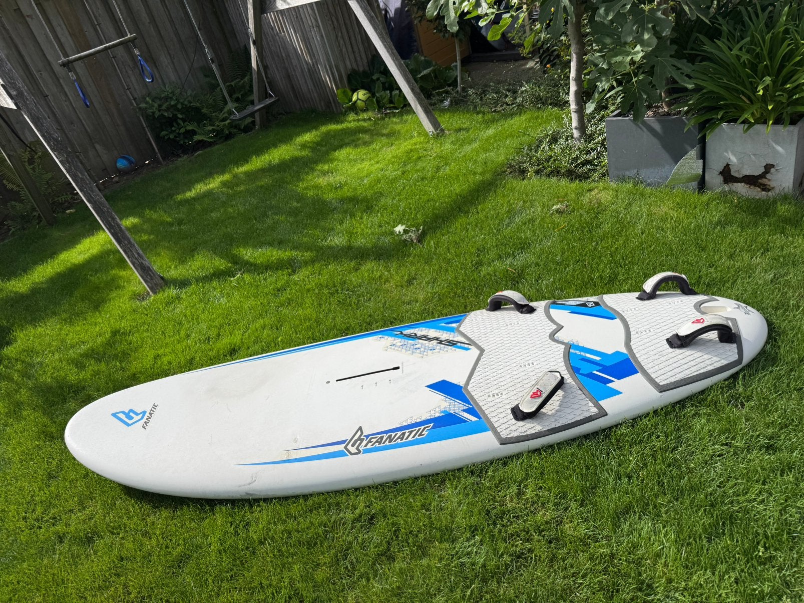Fanatic Shark 150L freeride windsurfboard 250 x 78 cm, Ophalen, Zo goed als nieuw, Plank