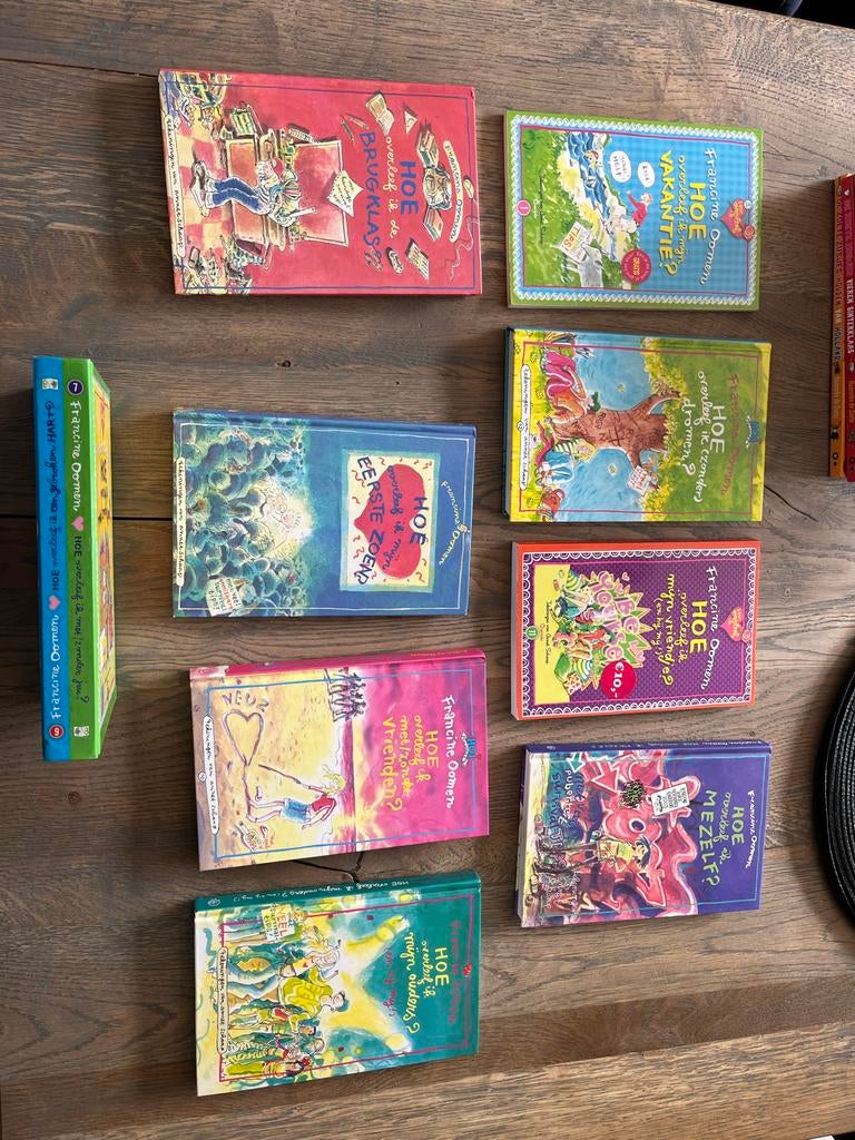 Hoe overleef ik - 9 boeken, 10 verhalen - Francine Oomen, Ophalen of Verzenden, Zo goed als nieuw, Fictie