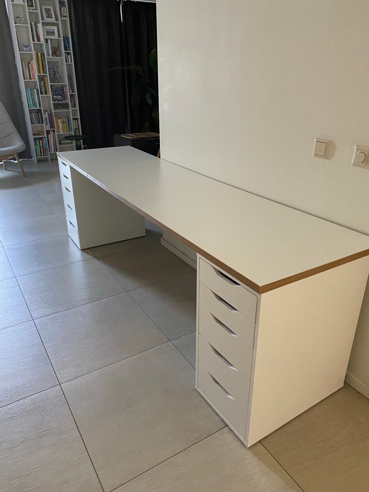 Wit bureau met 2 ladekasten - 245 cm breed, Huis en Inrichting, Bureaus, Ophalen, Met lades, Spaanplaat of MDF, Zo goed als nieuw