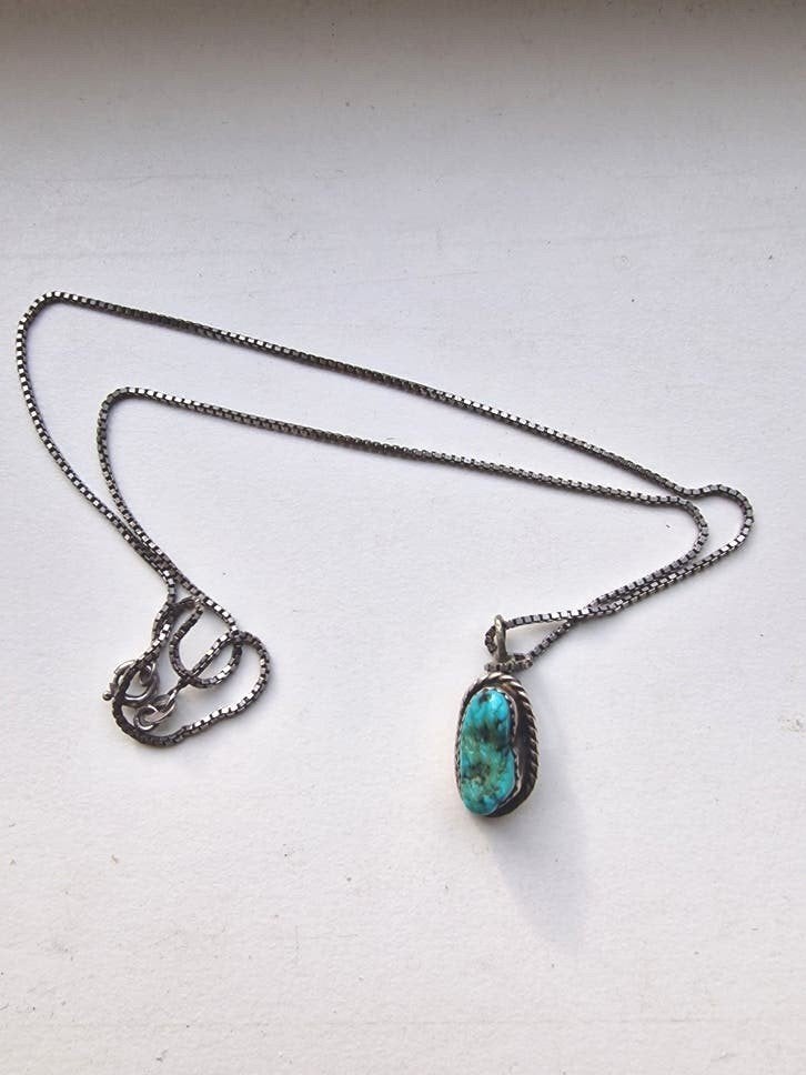 Zilveren ketting met Navajo hanger en turkoois steen, Sieraden, Tassen en Uiterlijk, Gebruikt, Ophalen of Verzenden, Met edelsteen
