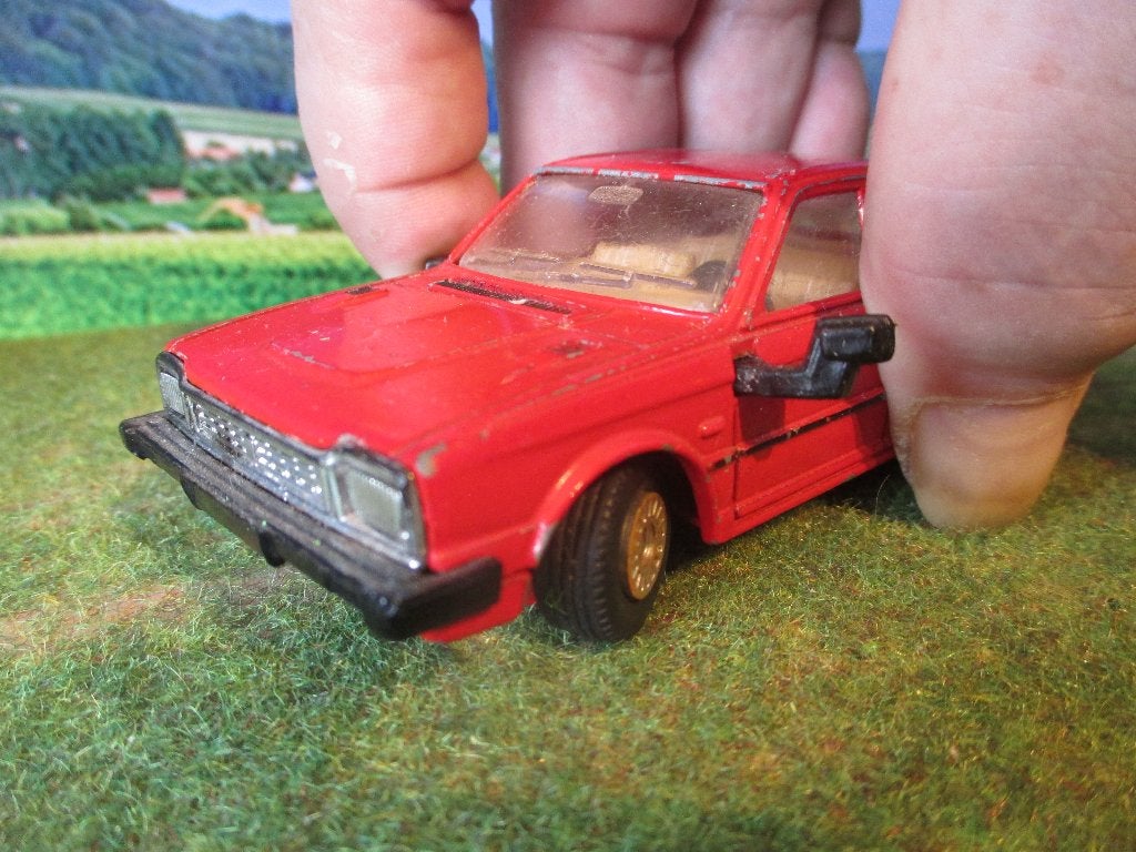 1:36 Triumph Acclaim - Corgi rood met te besturen voorwielen, Ophalen of Verzenden, Gebruikt, Auto, Corgi