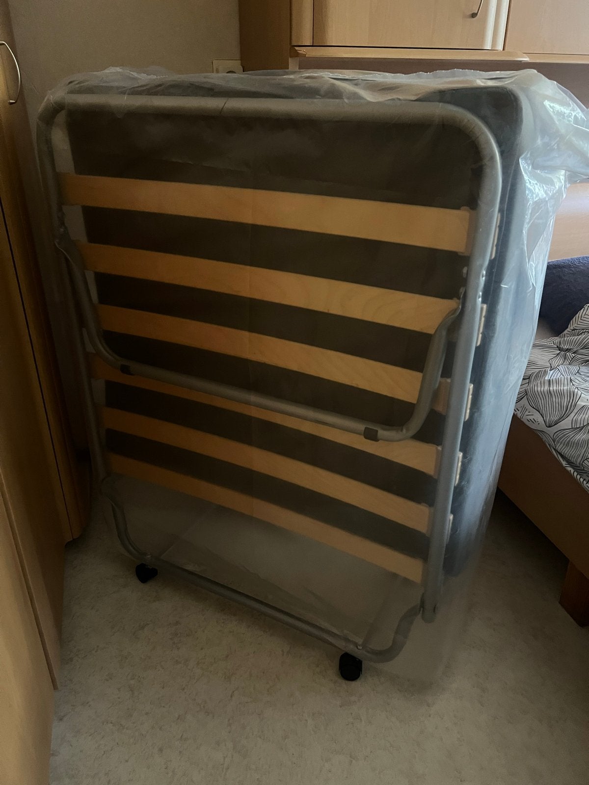 Opvouwbaar logeerbed met lattenbodem, Ophalen, Eenpersoons, Zo goed als nieuw, 80 cm