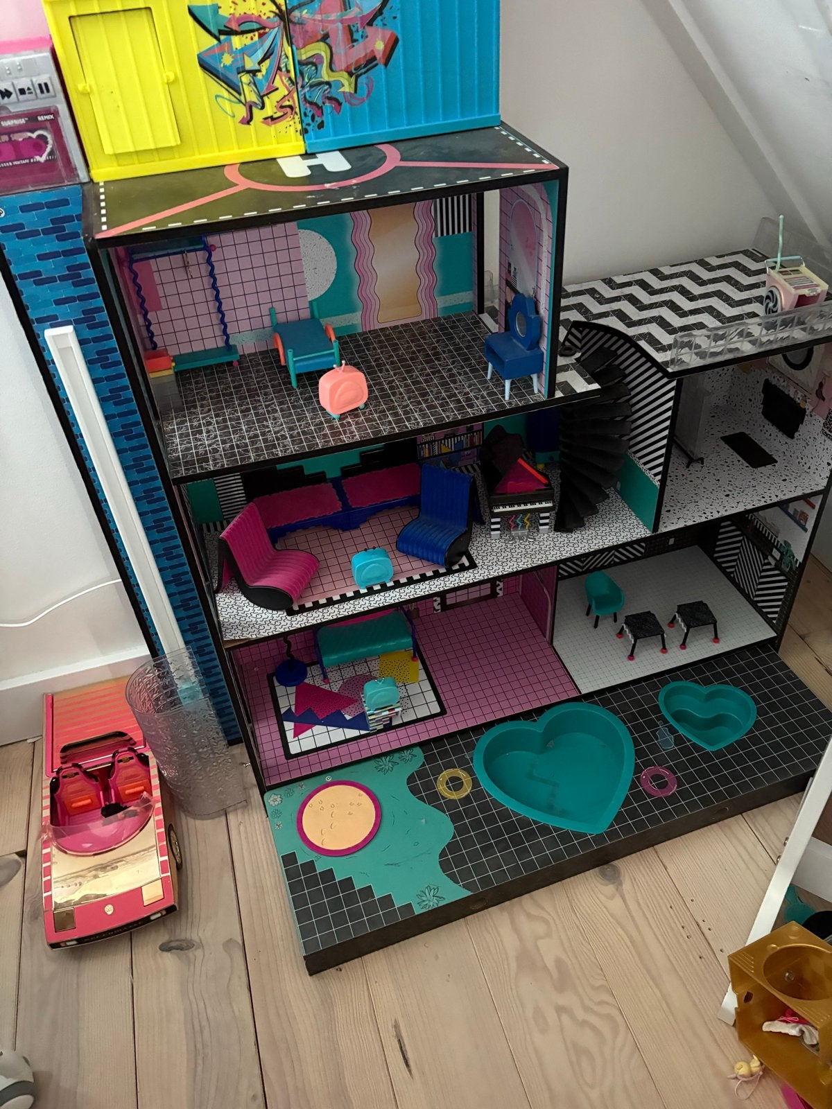 Groot L.O.L. Surprise! Poppenhuis met Meubels en Zwembad, Kinderen en Baby's, Speelgoed | Poppenhuizen, Ophalen, Zo goed als nieuw
