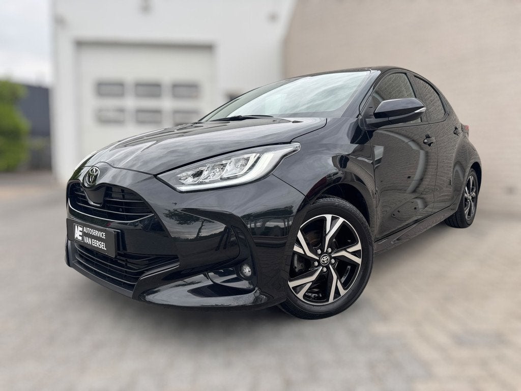 Toyota Yaris 1.5 VVT-i First Edition LED / CARPLAY / STOELVE, Gebruikt, Zwart, 4 stoelen, Zwart