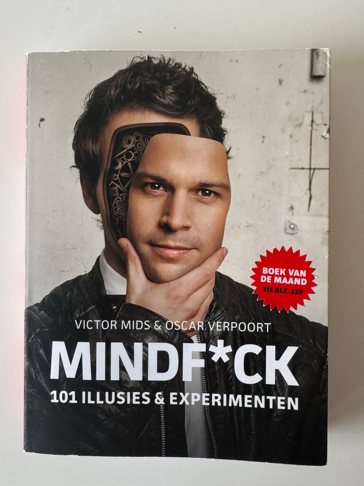 Mindf*ck, 101 illusies & experimenten Viktor Mids & Verpoort, Boeken, Ophalen of Verzenden, Zo goed als nieuw, Oscar Verpoort; Victor Mids