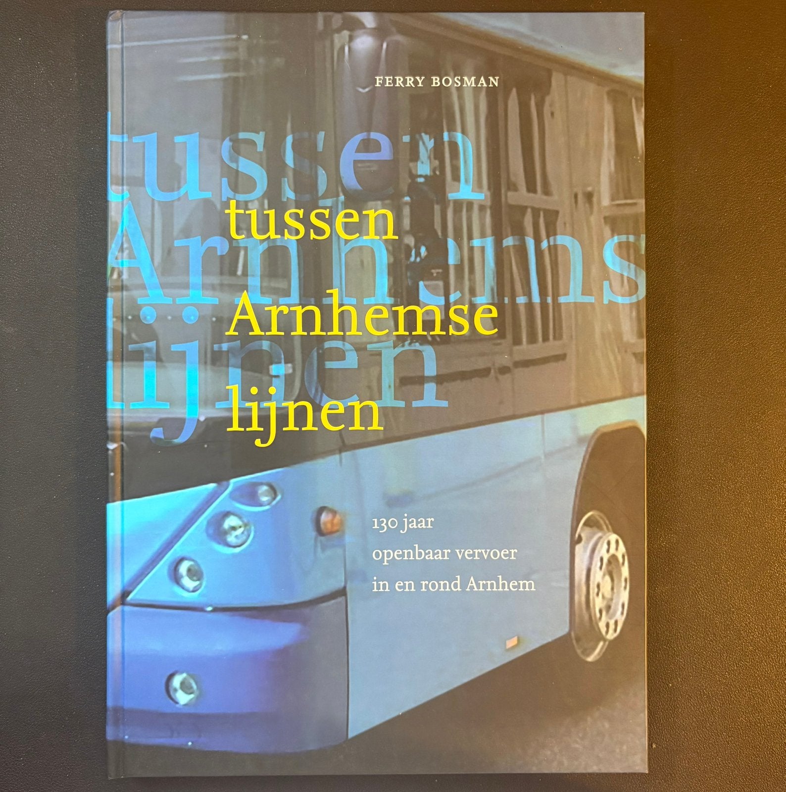 Tussen Arnhemse lijnen - 130 jaar OV in Arnhem (2009), Verzamelen, Spoorwegen en Tramwegen, Ophalen of Verzenden, Zo goed als nieuw