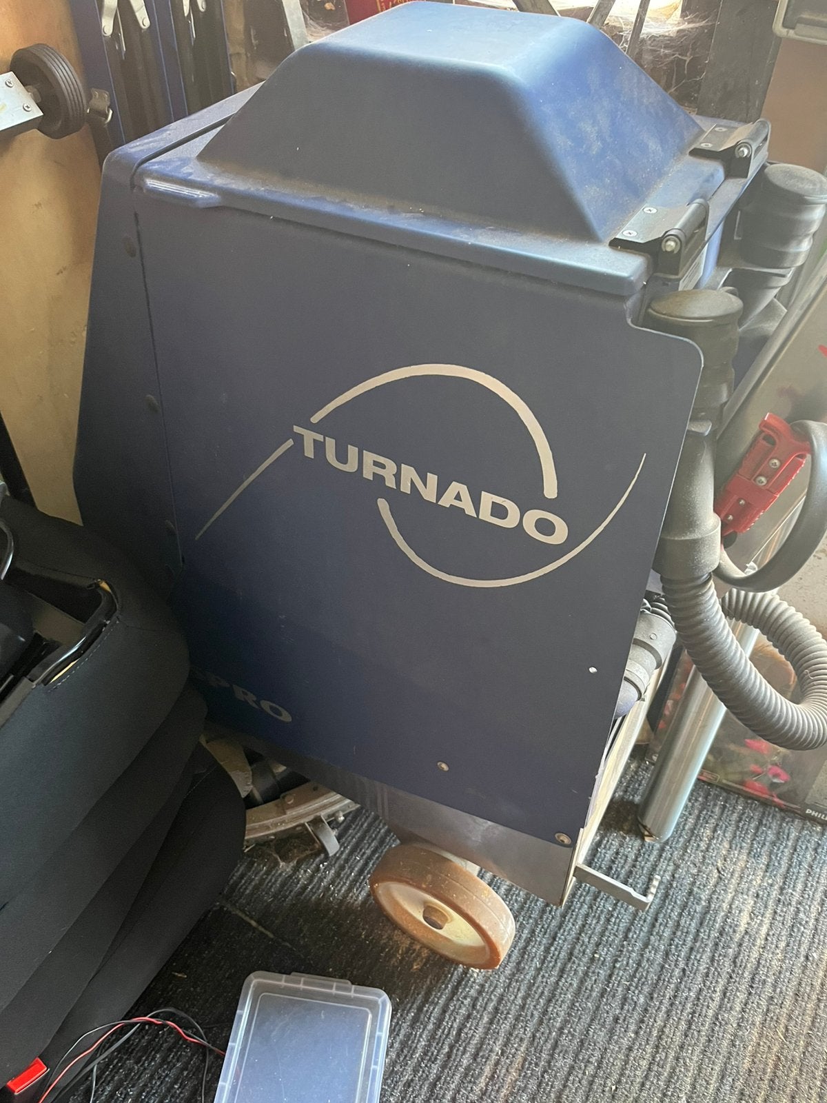 Turnado schrobzuigmachine, Doe-het-zelf en Verbouw, Gereedschap | Overige machines, Ophalen of Verzenden, Gebruikt