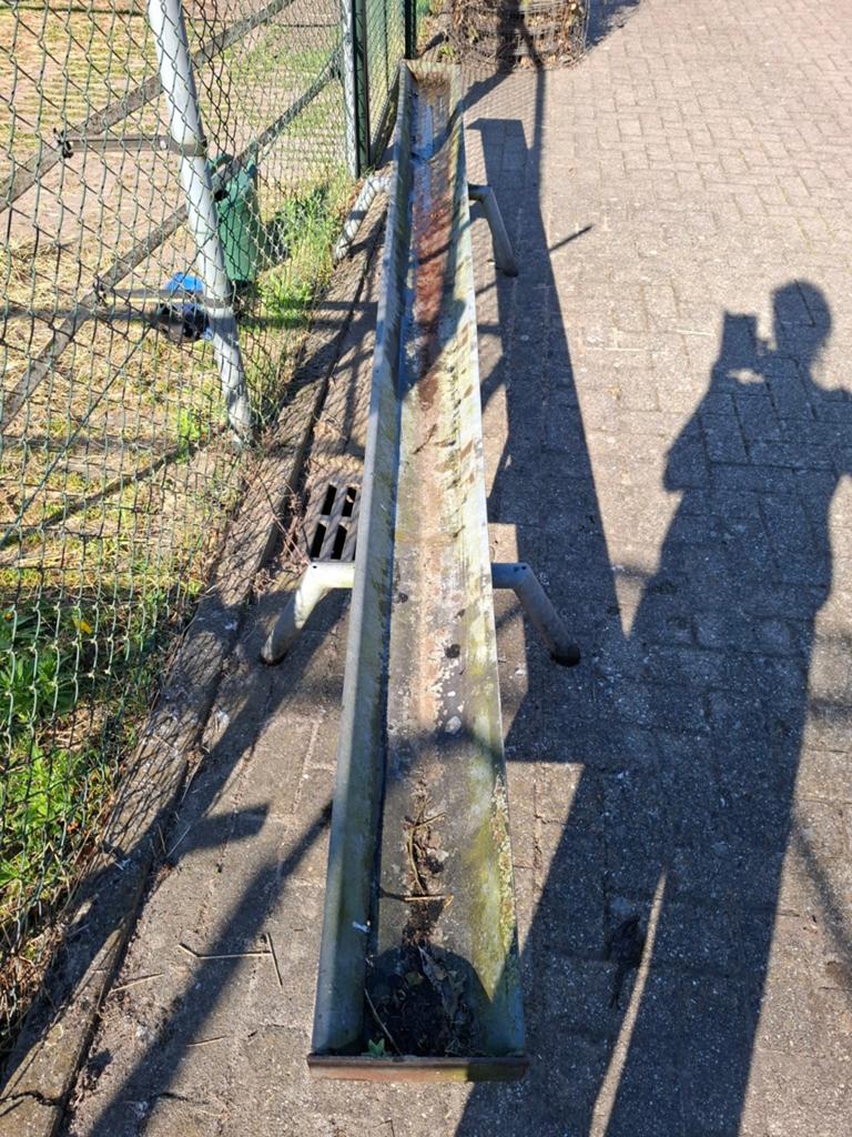 Voerbak en afrastering