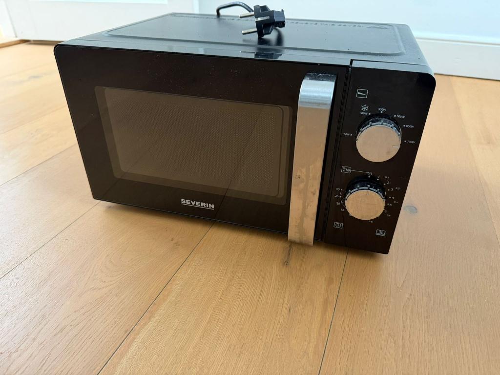 Magnetron (microwave) SEVERIN 700W, Ophalen, Minder dan 45 cm, Draaiplateau, Vrijstaand
