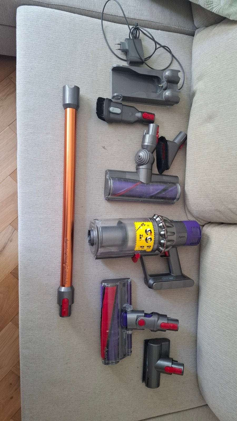 Dyson Cyclone V10 Absolute Steelstofzuiger met accessoires, Witgoed en Apparatuur, Stofzuigers, Gebruikt, Draadloos, Ophalen of Verzenden